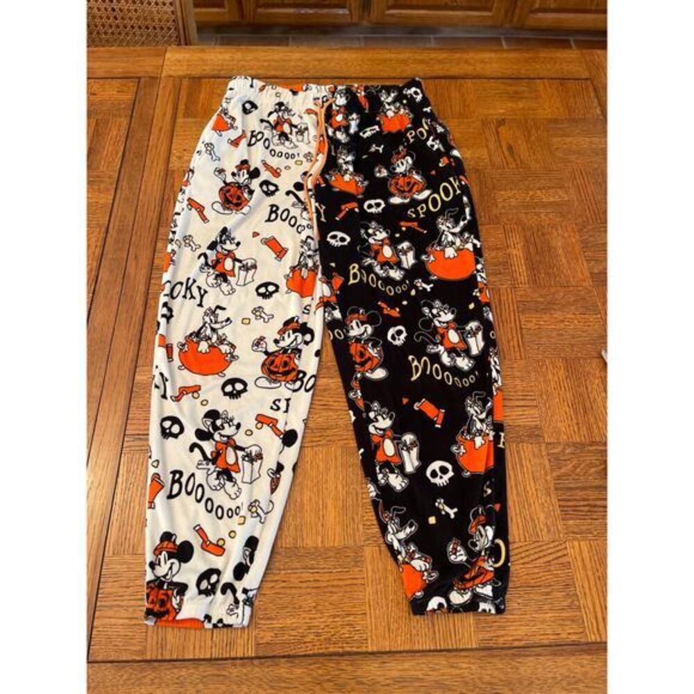 Disney Halloween print velour jogger size medium